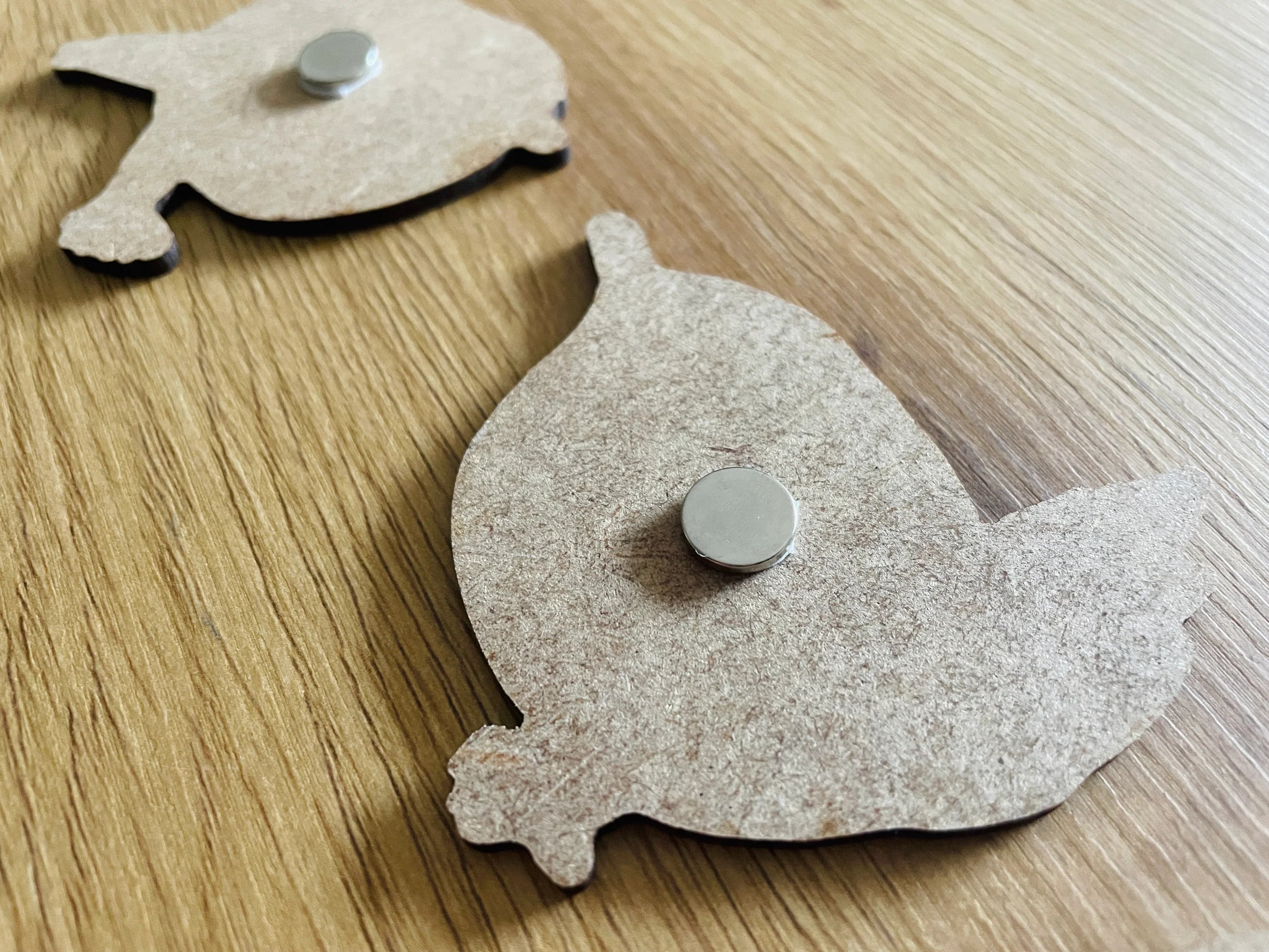 Pájaros vegetales con imán de madera – Carbonero común de coles de Bruselas
