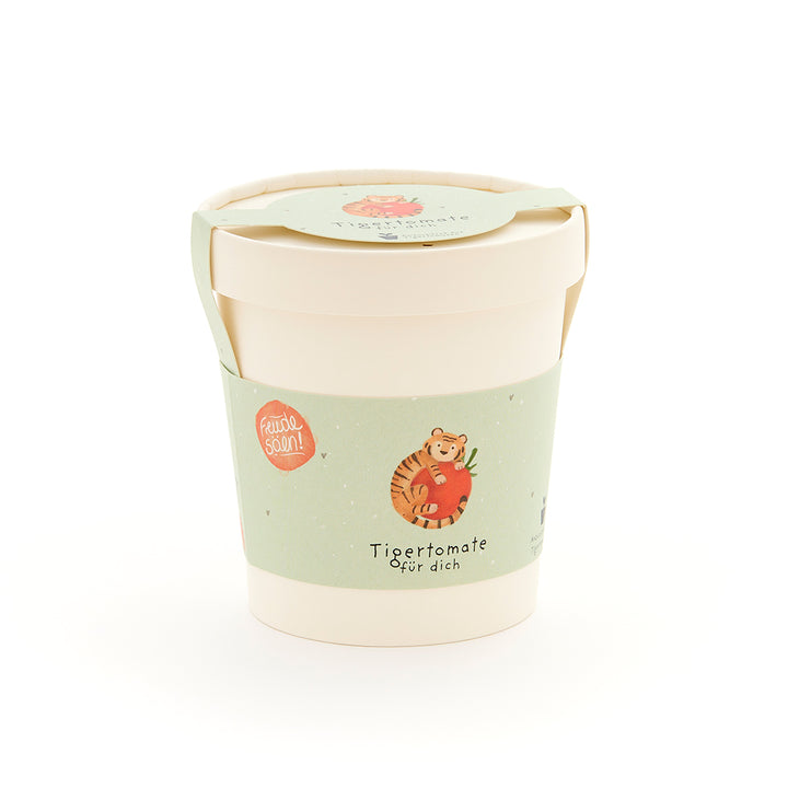 Taza con etiqueta verde que representa un tigre con un tomate y el texto "Tomate tigre para ti".