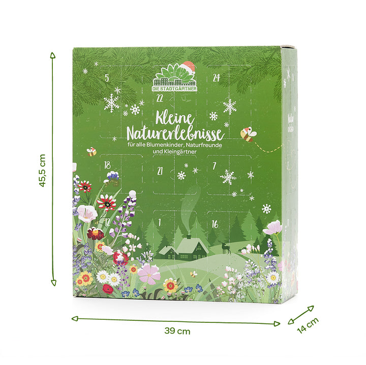 Calendario de Adviento verde con motivos florales y la inscripción «Pequeñas Experiencias en la Naturaleza». Dimensiones: 45,5 cm de alto, 39 cm de ancho y 14 cm de fondo.