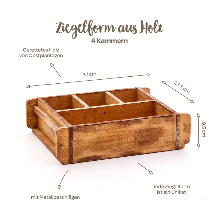 Molde de ladrillo de madera con cuatro cámaras, herrajes metálicos, dimensiones 37 x 27,5 x 9,5 cm, fabricado con madera recuperada de huertas.