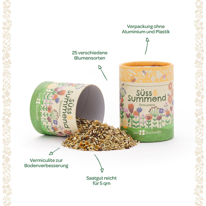 Dos latas coloridas etiquetadas como “Sweet & Buzzing Meadow”, una mezcla de semillas de flores cayendo, flechas que apuntan a 25 variedades de flores, empaque sin plástico y vermiculita para mejorar el suelo.